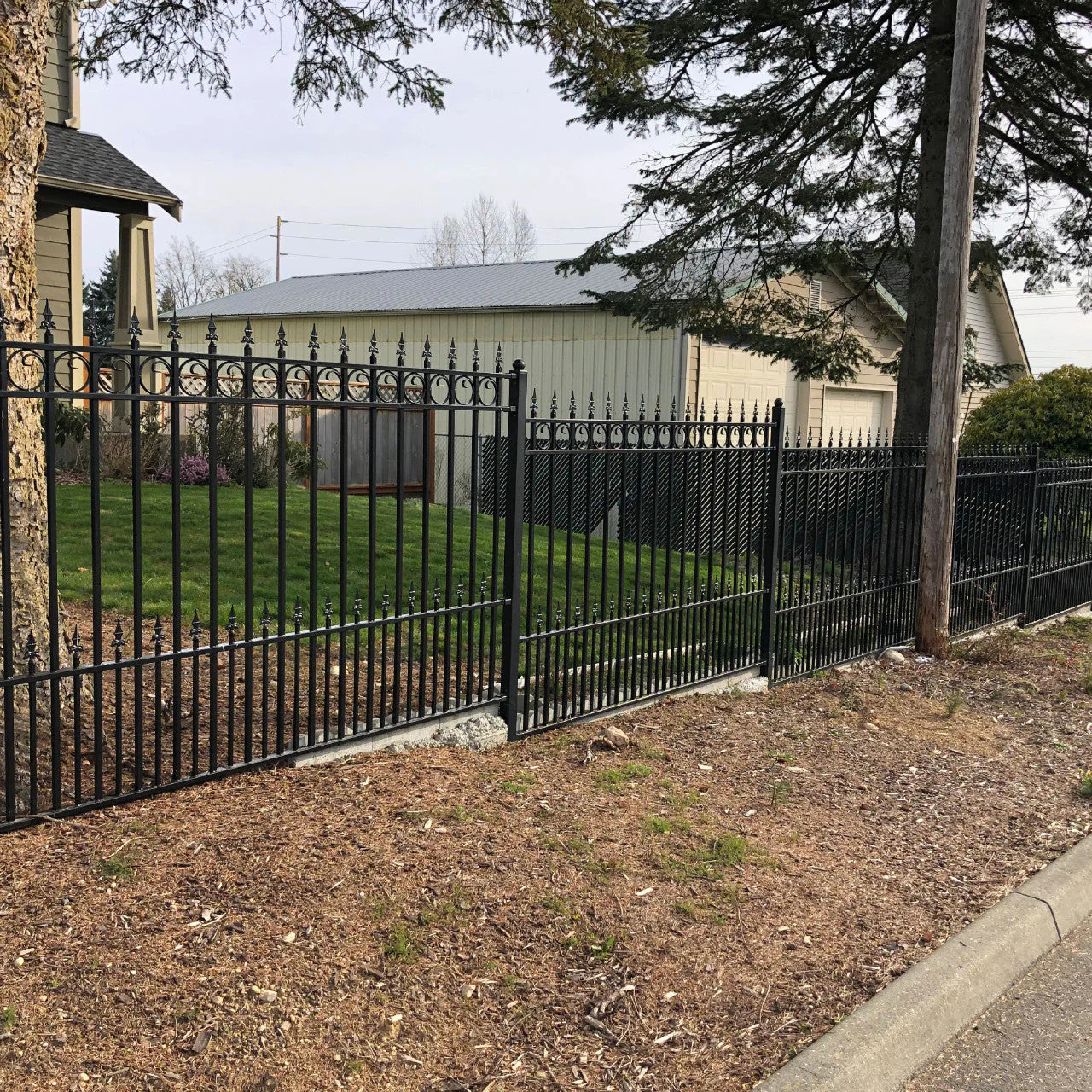Aleko 4-Panel Steel Fence Kit – PRAGUE Style – 8x5 ft. Each - 4FENCEPRA-AP - Image 3