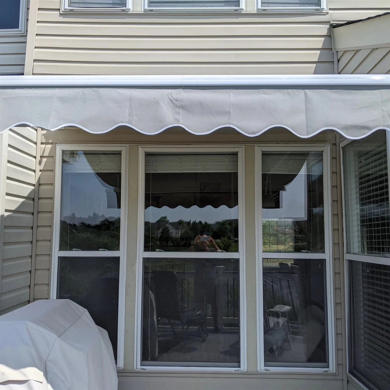 Aleko Motorized Retractable White Frame Patio Awning - 16 x 10 Feet - Ivory - Image 7