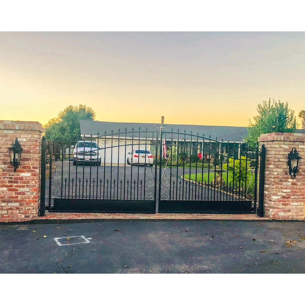 Aleko Steel Dual Swing Driveway Gate - VENICE Style - 12 x 6 Feet - Image 7