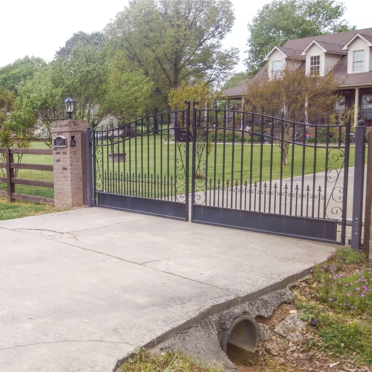 Aleko Steel Dual Swing Driveway Gate - VENICE Style - 12 x 6 Feet - Image 8