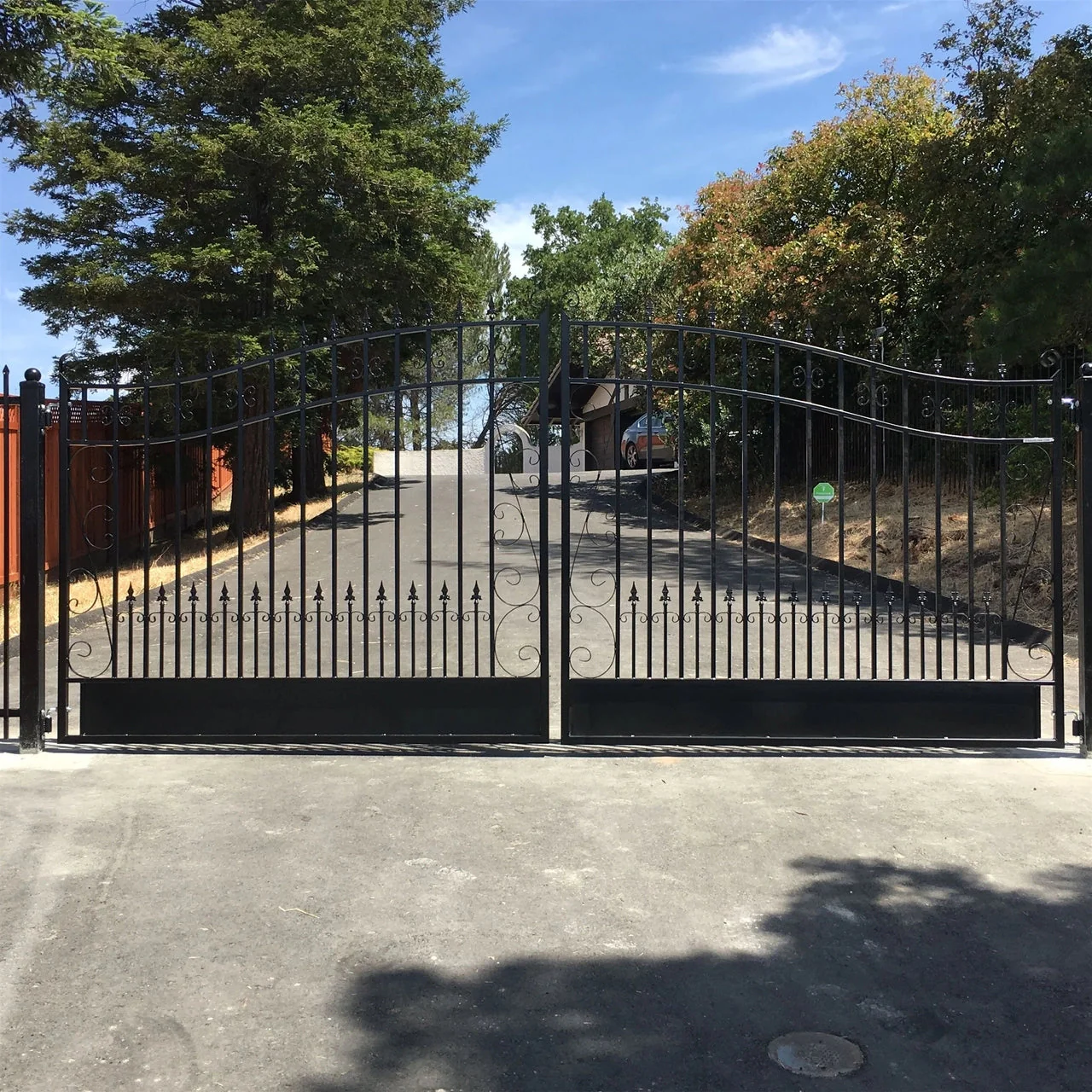 Aleko Steel Dual Swing Driveway Gate - VENICE Style - 16 x 6 Feet - Image 11
