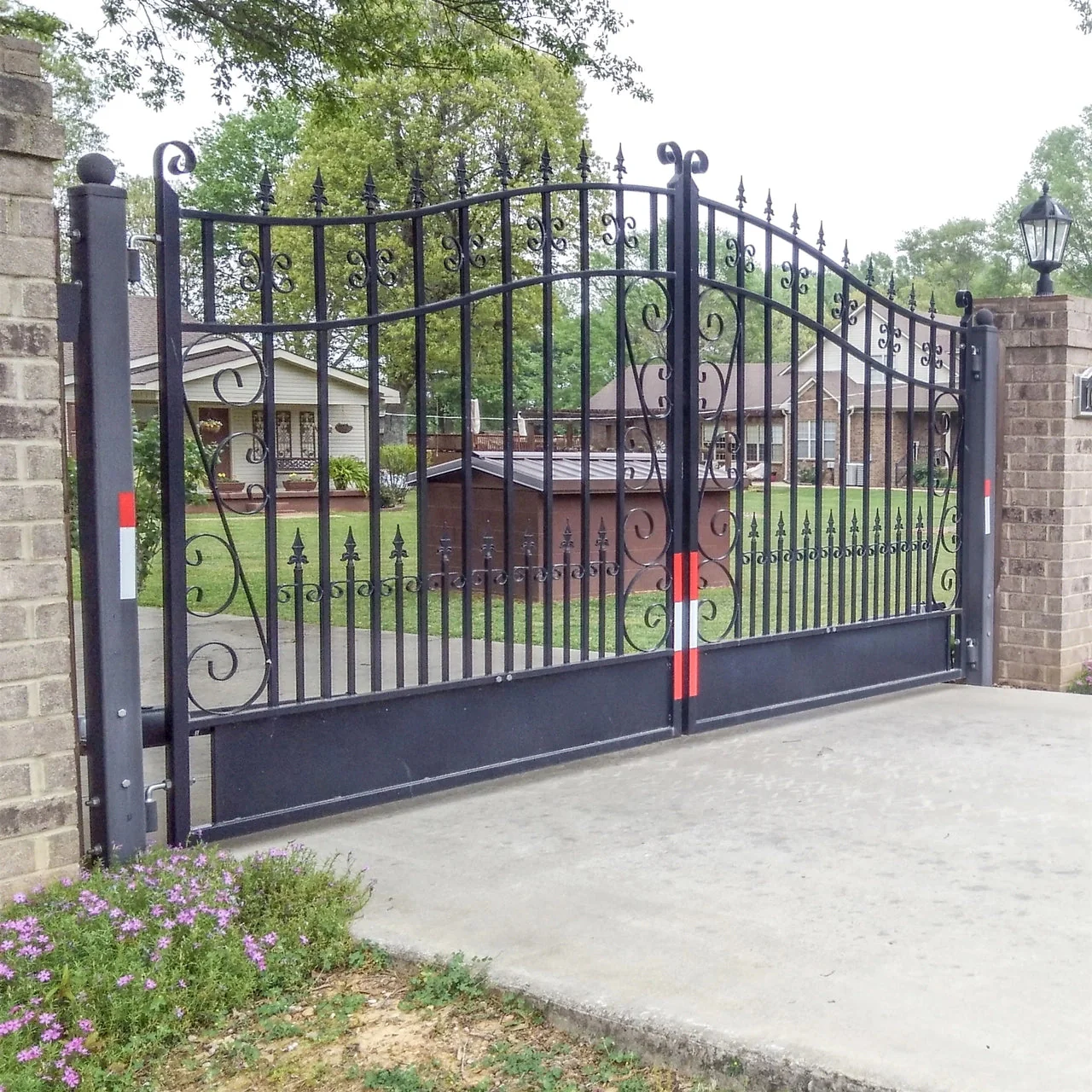 Aleko Steel Dual Swing Driveway Gate - VENICE Style - 18 x 6 Feet - Image 6