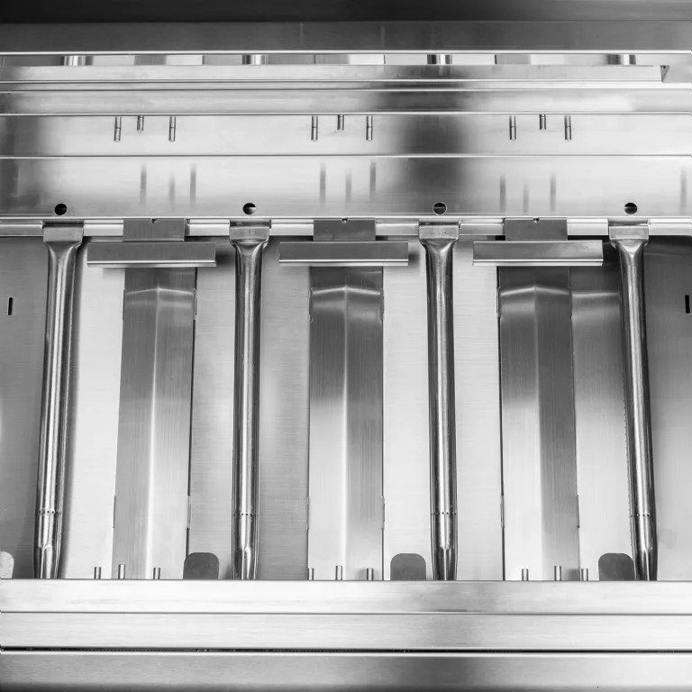 Blaze Prelude LBM 32-Inch 4-Burner Grill (NG) - BLZ-4LBM-NG - Image 3