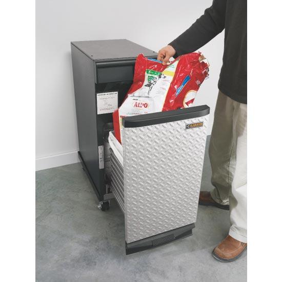Gladiator GACP15XXMG Garage Garbage Compactor - Image 4
