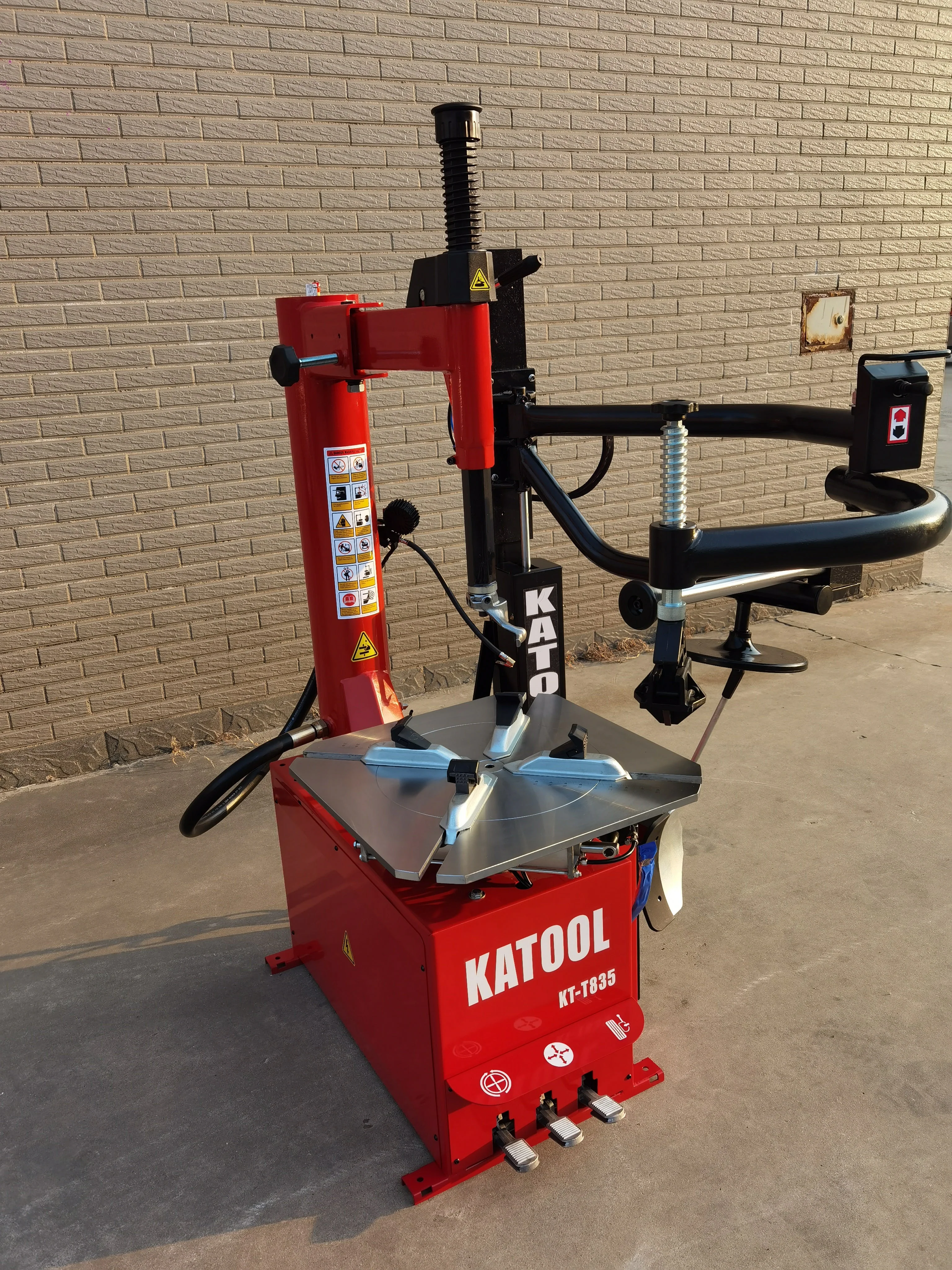 Katool KT-T835 2.0HP Tire Changer Machine with Wheel Clamp Assist - Image 10