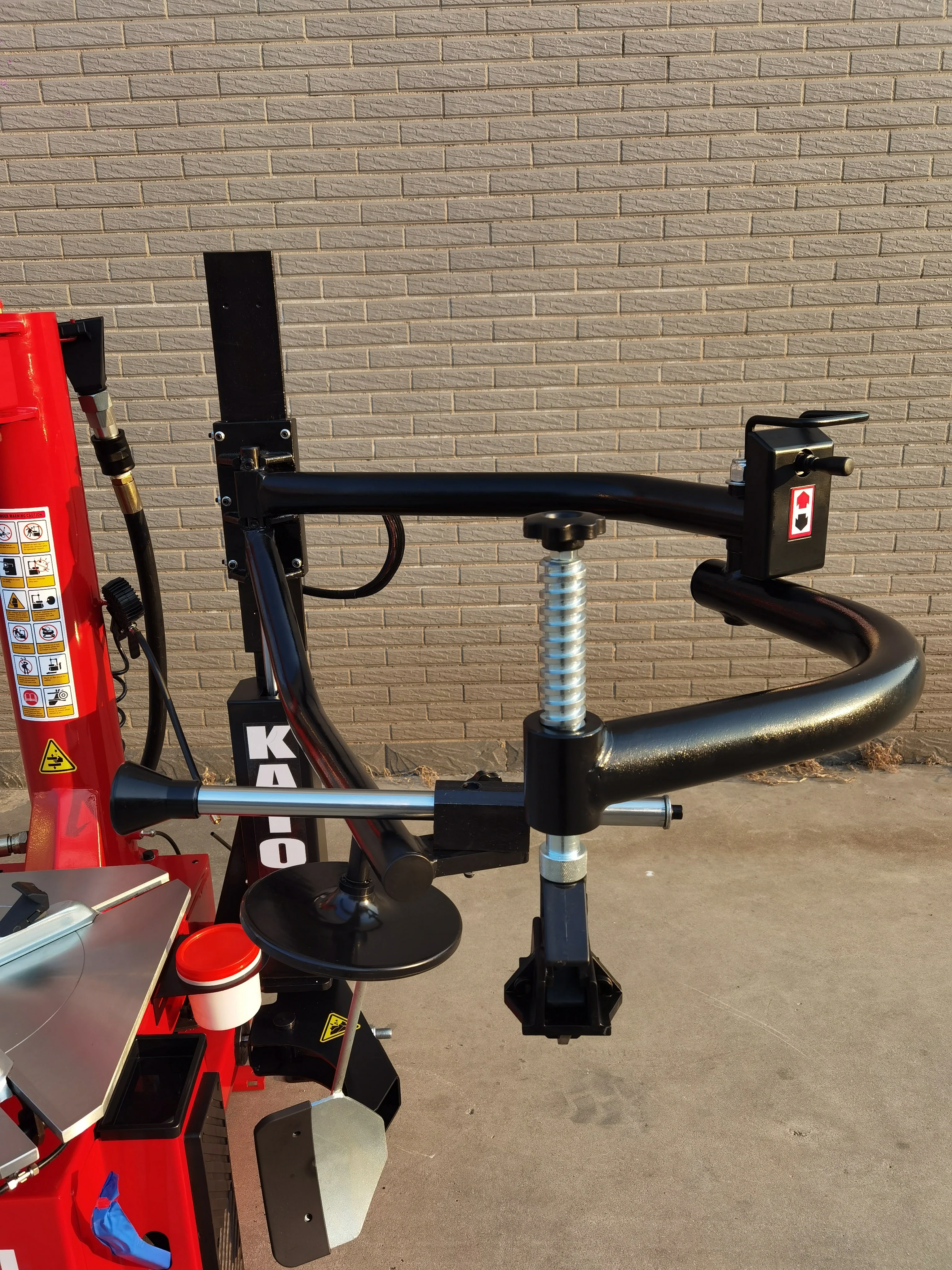 Katool KT-T835 2.0HP Tire Changer Machine with Wheel Clamp Assist - Image 14