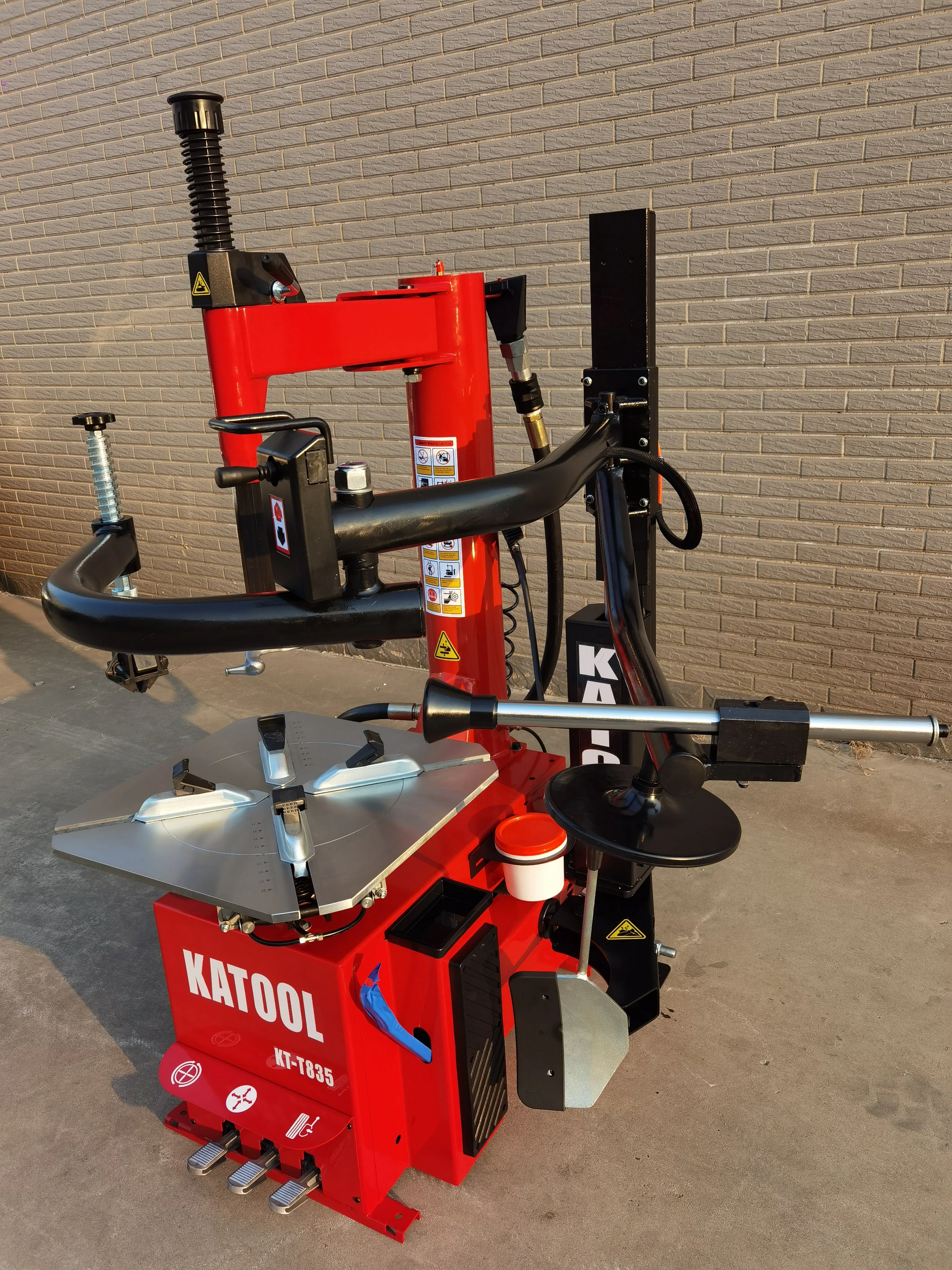 Katool KT-T835 2.0HP Tire Changer Machine with Wheel Clamp Assist - Image 7
