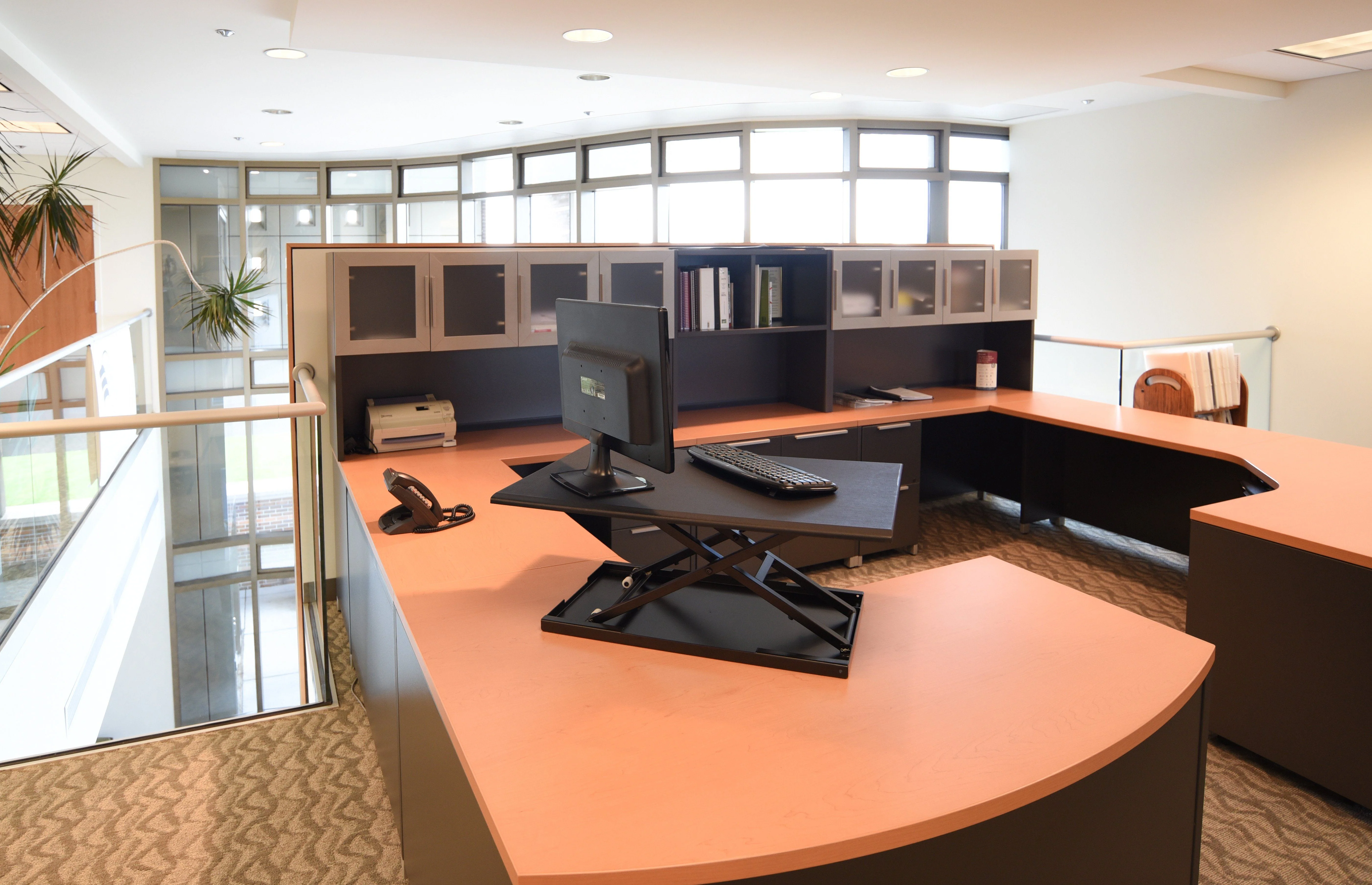 Luxor Pneumatic Adjustable Desktop - Image 3