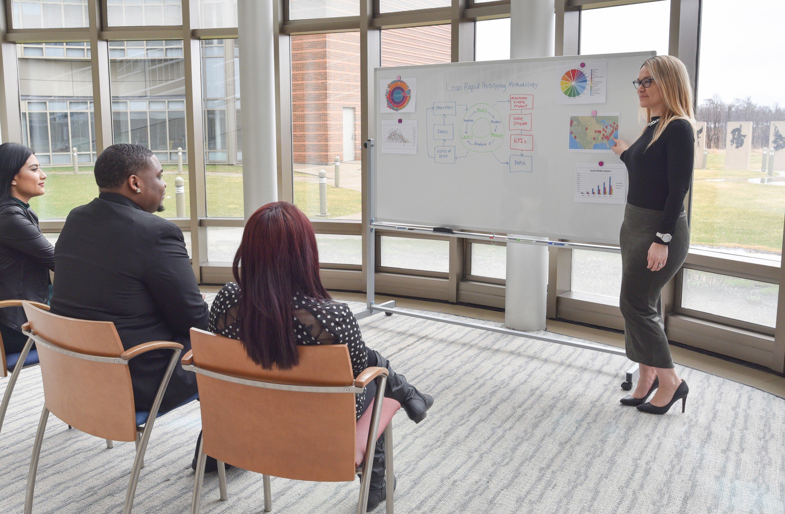 Luxor Reversible Magnetic Mobile 72x40 Whiteboard/ Whiteboard - Image 4