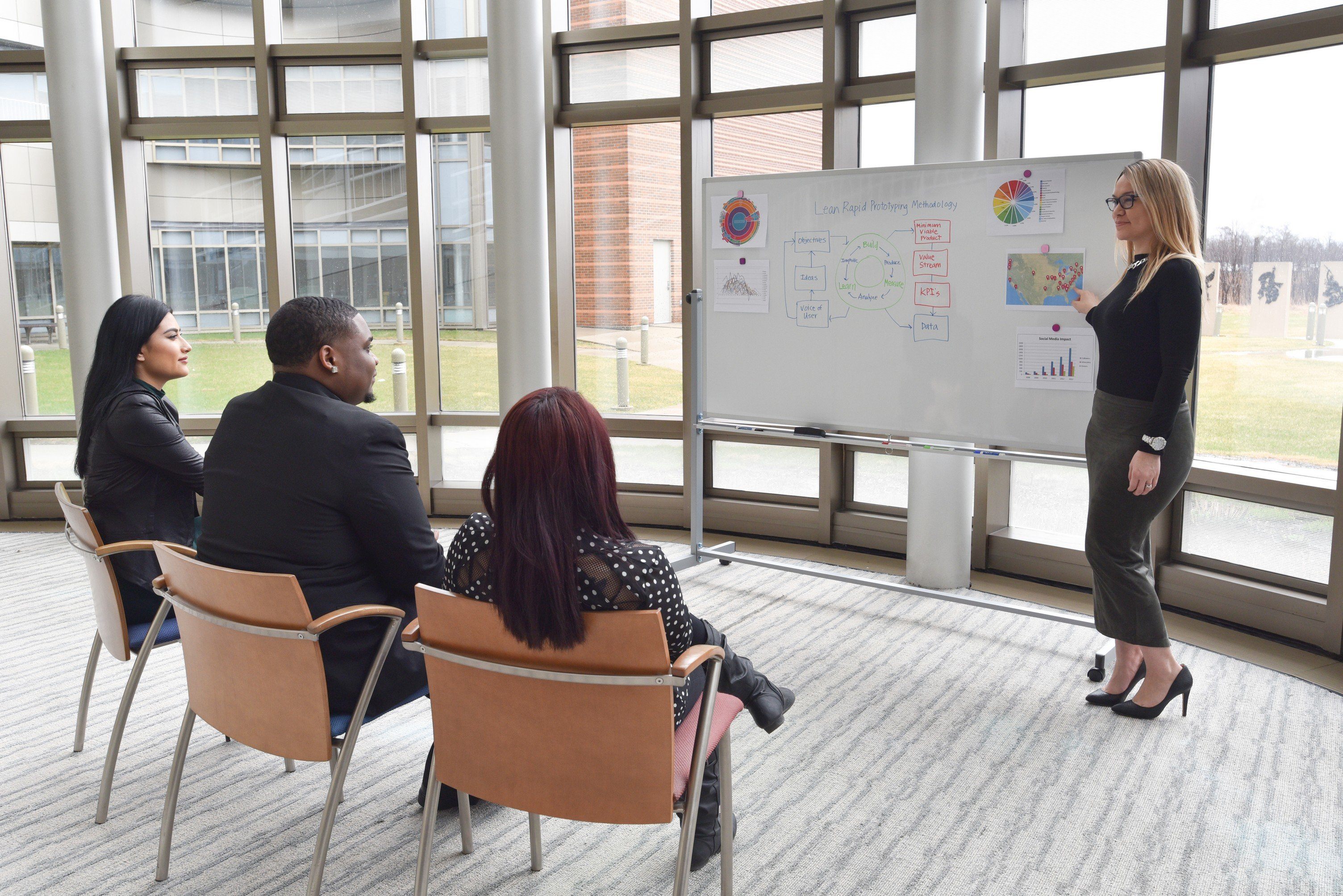 Luxor Reversible Magnetic Mobile 72x40 Whiteboard/ Whiteboard - Image 5