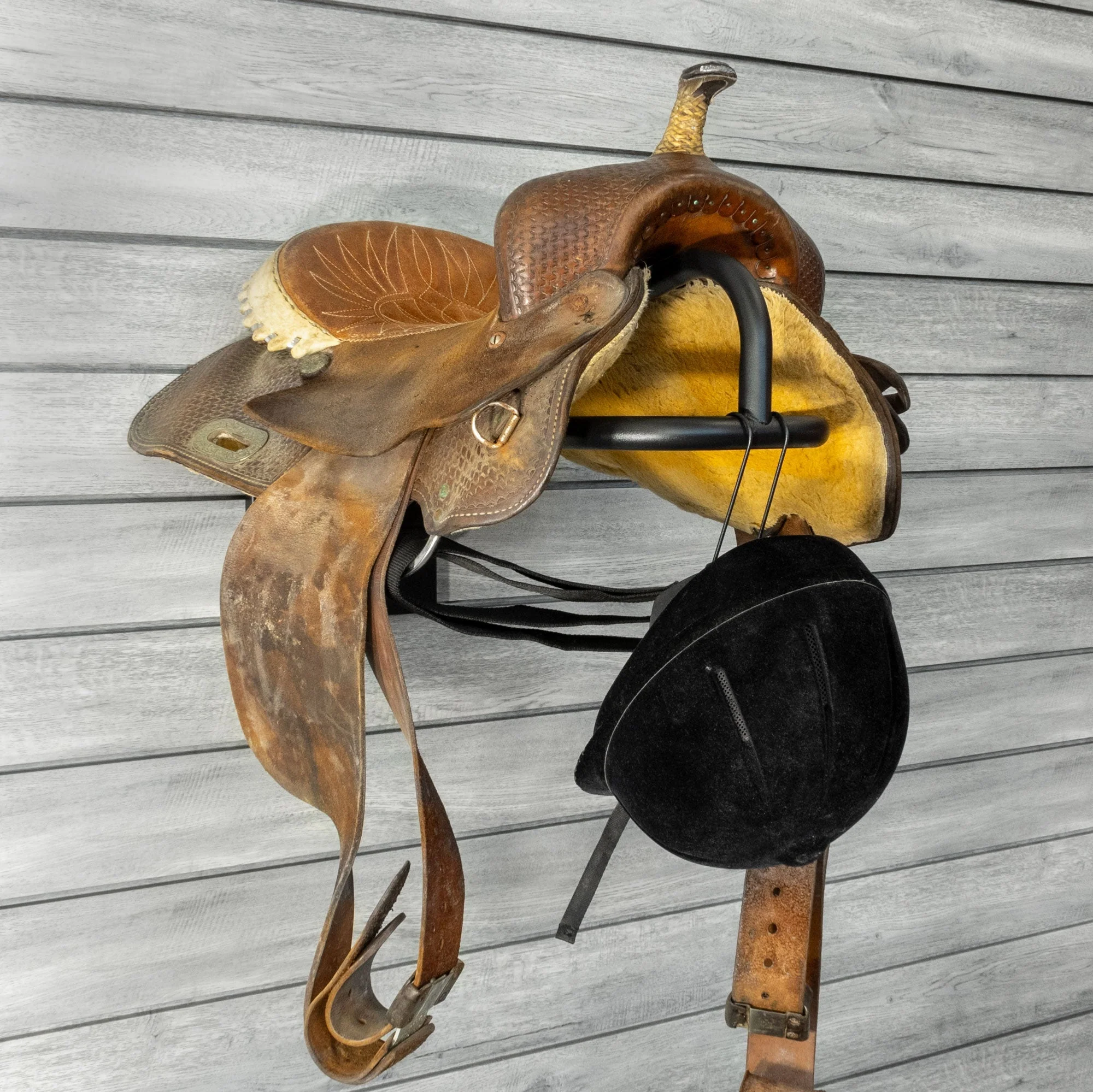 Proslat STEALTH Black Slatwall Saddle Hook with Lower Accessory Hook - Image 3