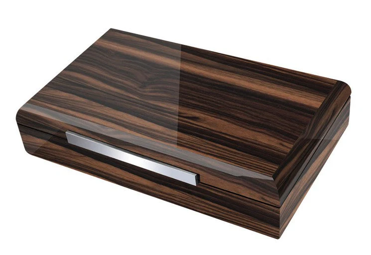 Prestige Import Group Vanderbilt 120-Cigar Lacquered Ebony Desktop Humidor with Digital Hygrometer - Image 5